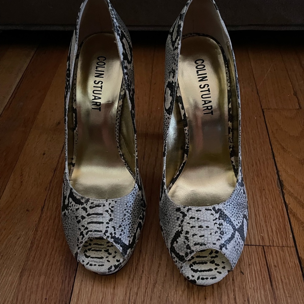 Brand New Colin Stuart High Heels size 7.5 Snake Skin design shoe